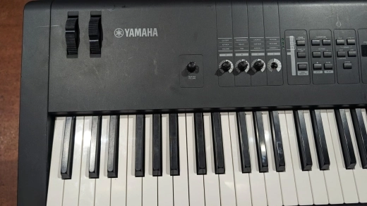 Yamaha MX88 BK Synthesizer 2